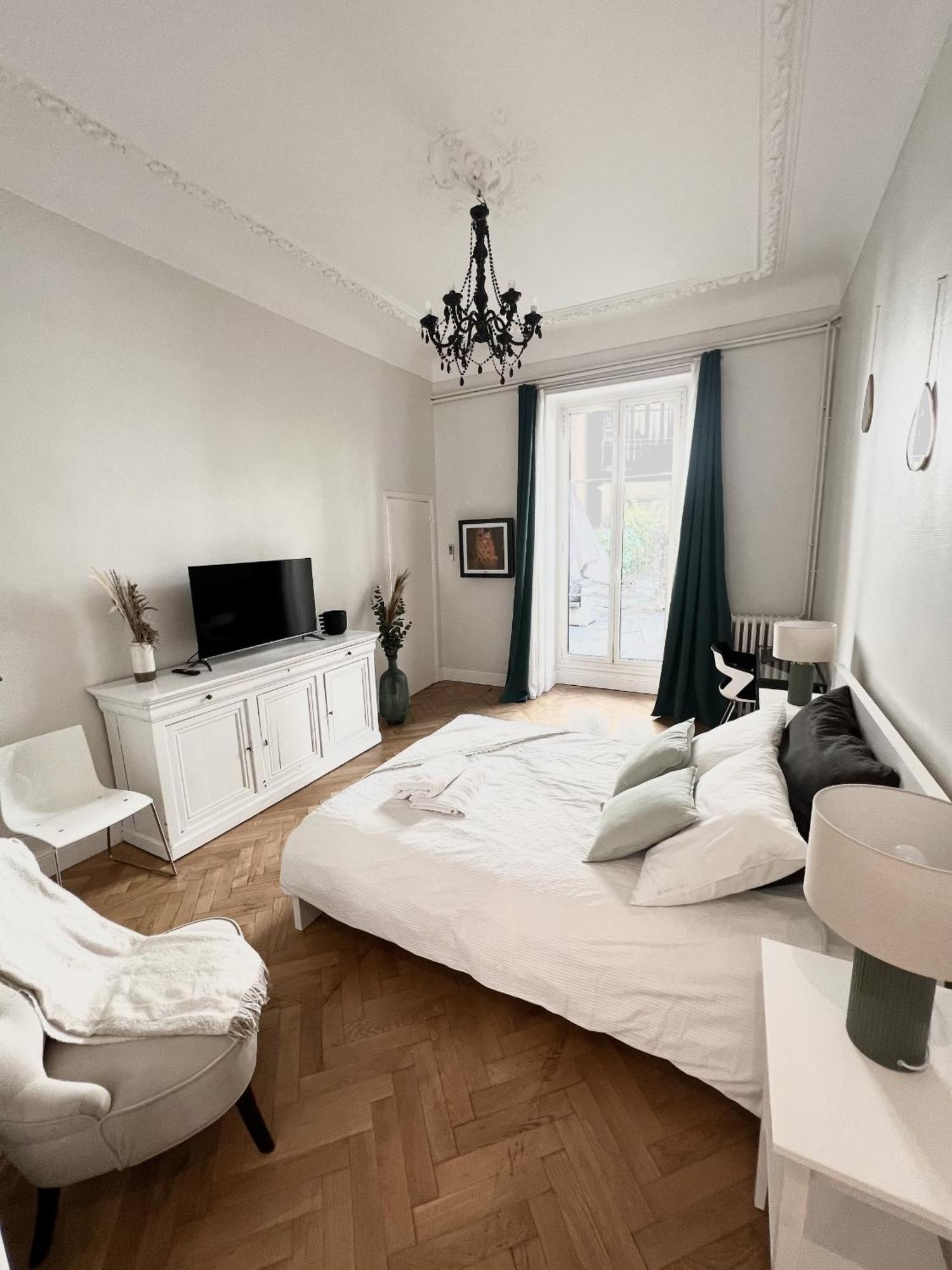 Superbe Appartement De 105 M2, Hyper Centre Avec Terrasse, Parking, A 5 Min De La Mer 尼斯 外观 照片